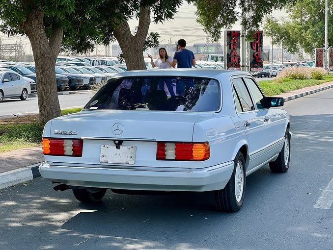 Подержанный Mercedes-Benz S-Class 560 II (W126) Рестайлинг, 5.5 л, 1988 в Дубае от Lakhani Motors Белый цвет. Японская | AUTO.AE
