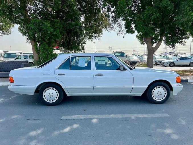 Подержанный Mercedes-Benz S-Class 560 II (W126) Рестайлинг, 5.5 л, 1988 в Дубае от Lakhani Motors Белый цвет. Японская | AUTO.AE