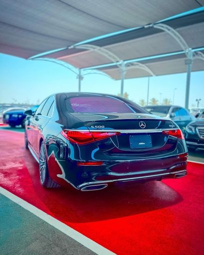 Подержанный Mercedes-Benz S-Class 500 4MATIC VII (W223), 3.0 л, 2022 в Дубае от Lakhani Motors Черный цвет. Японская | AUTO.AE
