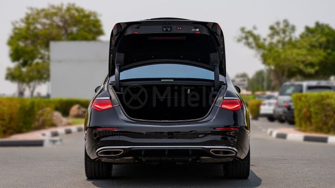 Used Mercedes-Benz S-Class 580 4MATIC VII (W223), 4.0 l, 2022 in Dubai by Milele, Black color. Other | AUTO.AE