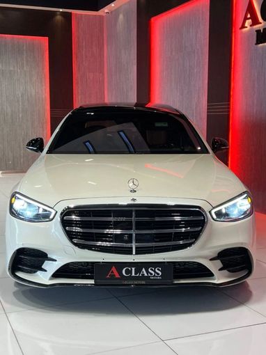 Подержанный Mercedes-Benz S-Class 500 4MATIC VII (W223), 3.0 л, 2021 в Дубае от A Class Motors Белый цвет.  | AUTO.AE
