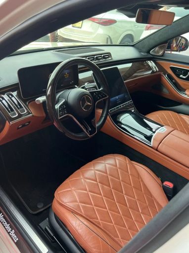 Подержанный Mercedes-Benz S-Class 500 4MATIC VII (W223), 3.0 л, 2021 в Дубае от A Class Motors Белый цвет.  | AUTO.AE
