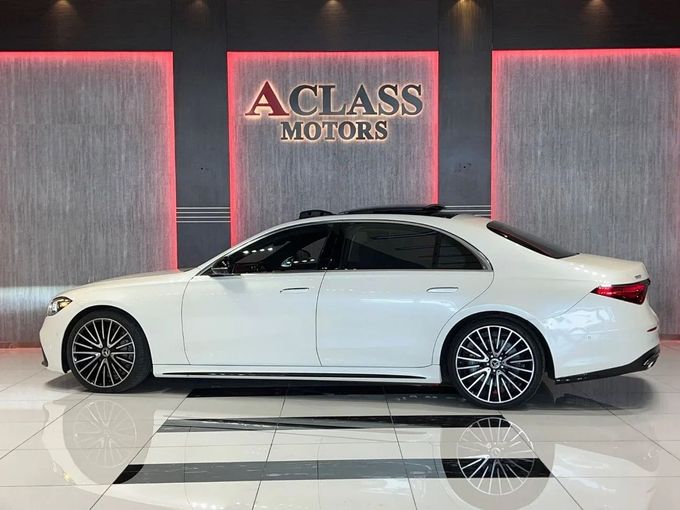 Подержанный Mercedes-Benz S-Class 500 4MATIC VII (W223), 3.0 л, 2021 в Дубае от A Class Motors Белый цвет.  | AUTO.AE