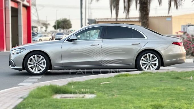 Новый Mercedes-Benz S-Class 500 4MATIC VII (W223), 3.0 л, 2024 в Дубае от Falcons GT Motors FZCO Серебристый цвет. Other | AUTO.AE