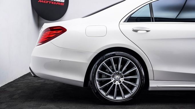 Подержанный Mercedes-Benz S-Class 500 VI (W222, C217), 4.7 л, 2017 в Дубае от Al Ain Class Motors Белый цвет. GCC | AUTO.AE