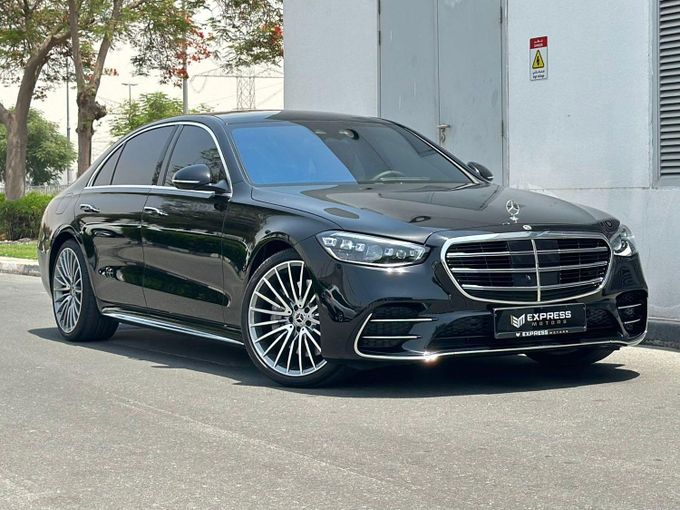 Подержанный Mercedes-Benz S-Class 500 4MATIC VII (W223), 3.0 л, 2024 в Дубае от Express Motors Черный цвет. Корейская | AUTO.AE