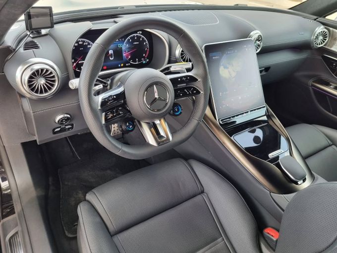 Подержанный Mercedes-Benz SL-Class AMG 63 AMG IV (R232), 4.0 л, 2023 в Дубае от Saeed Auto Черный цвет. Японская | AUTO.AE