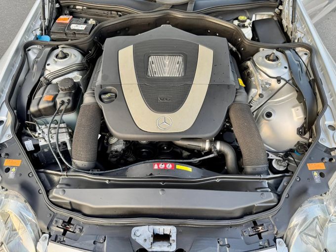 Подержанный Mercedes-Benz SL-Class 350 V (R230) Рестайлинг 2, 3.5 л, 2008 в Дубае от Saeed Auto Серебристый цвет. Японская | AUTO.AE