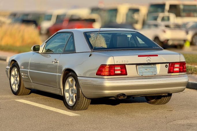 Used Mercedes-Benz SL-Class 500 IV (R129) Facelift 2, 5.0 l, 1999 in Dubai by Saeed Auto, Grey color. Japanese Specs | AUTO.AE