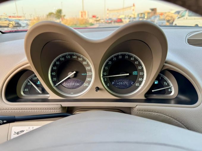 Used Mercedes-Benz SL-Class 350 Sequentronic V (R230), 3.7 l, 2004 in Dubai by Saeed Auto, Red color. Japanese Specs | AUTO.AE
