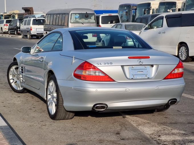 Подержанный Mercedes-Benz SL-Class 350 V (R230) Рестайлинг, 3.5 л, 2007 в Дубае от Saeed Auto Серый цвет. Японская | AUTO.AE