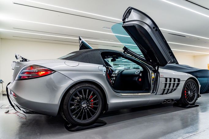 Новый Mercedes-Benz SLR McLaren 722, 5.4 л, 2009 в Дубае Серебристый цвет. Европейская | AUTO.AE