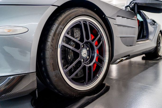 Новый Mercedes-Benz SLR McLaren 722, 5.4 л, 2007 в Дубае Серебристый цвет. Европейская | AUTO.AE