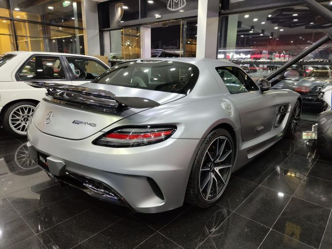 Подержанный Mercedes-Benz SLS AMG GT, 6.2 л, 2014 в Дубае от STAR COLLECTION LLC Серый цвет. Американская | AUTO.AE