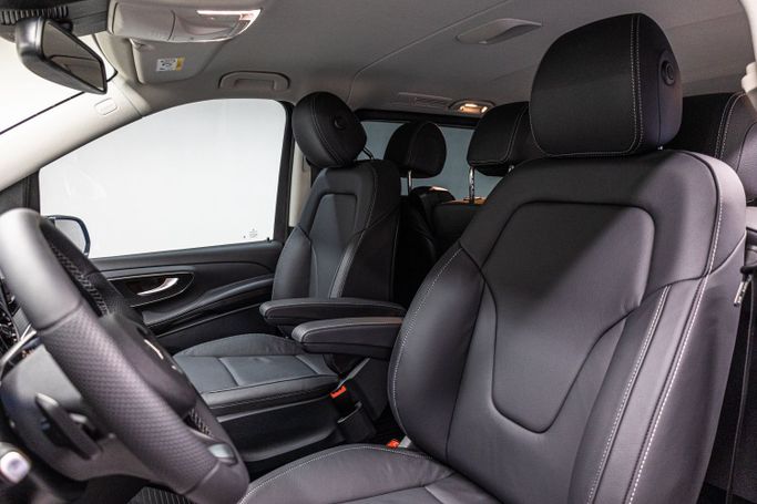 Mercedes-Benz V-Class III (W447) Рестайлинг, 2024 минивэн xl бизнес класса в Дубае от POF RENTAL черный цвет | AUTO.AE