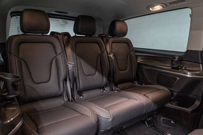 Mercedes-Benz V-Class III (W447) Рестайлинг, 2024 минивэн xl бизнес класса в Дубае от POF RENTAL черный цвет | AUTO.AE