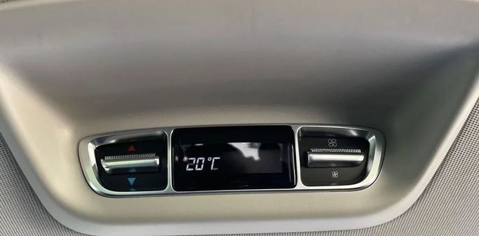 Новый Mercedes-Benz V-Class 300 III (W447) Рестайлинг 2, 2.0 л, 2025 в Дубае от Auto Gallery DXB Черный цвет. GCC | AUTO.AE