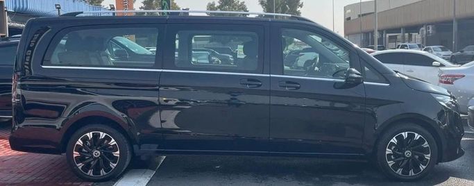 Новый Mercedes-Benz V-Class 300 III (W447) Рестайлинг 2, 2.0 л, 2025 в Дубае от Auto Gallery DXB Черный цвет. GCC | AUTO.AE