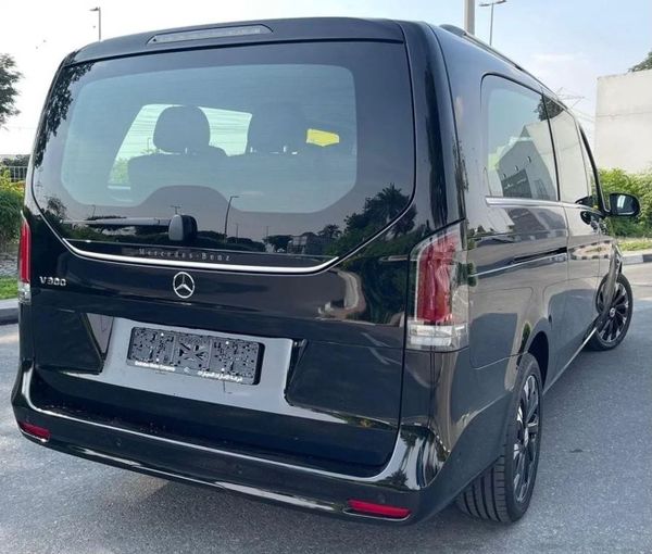 Новый Mercedes-Benz V-Class 300 III (W447) Рестайлинг 2, 2.0 л, 2025 в Дубае от Auto Gallery DXB Черный цвет. GCC | AUTO.AE