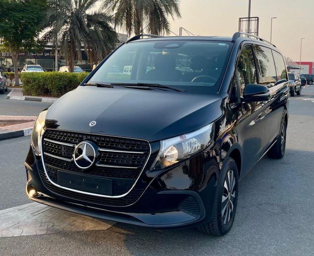 Новый Mercedes-Benz V-Class 300 III (W447) Рестайлинг 2, 2.0 л, 2025 в Дубае от Auto Gallery DXB Черный цвет. GCC | AUTO.AE