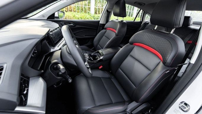 New MG 5 II Facelift, 1.5 l, 2025 in Dubai by Altass Motors, White color. Other | AUTO.AE