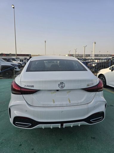 Новый MG 5 II Рестайлинг, 1.5 л, 2025 в Дубае от Mohamed Hakim Motors Белый цвет. Other | AUTO.AE