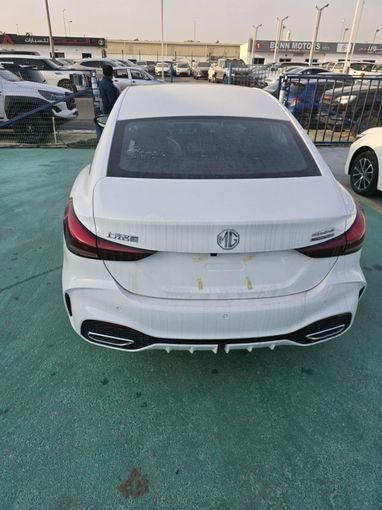 Новый MG 5 II Рестайлинг, 1.5 л, 2025 в Дубае от Mohamed Hakim Motors Белый цвет. Other | AUTO.AE