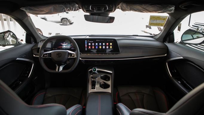 Новый MG 7, 2.0 л, 2025 в Дубае от Dresden Motors Белый цвет. Китайская | AUTO.AE