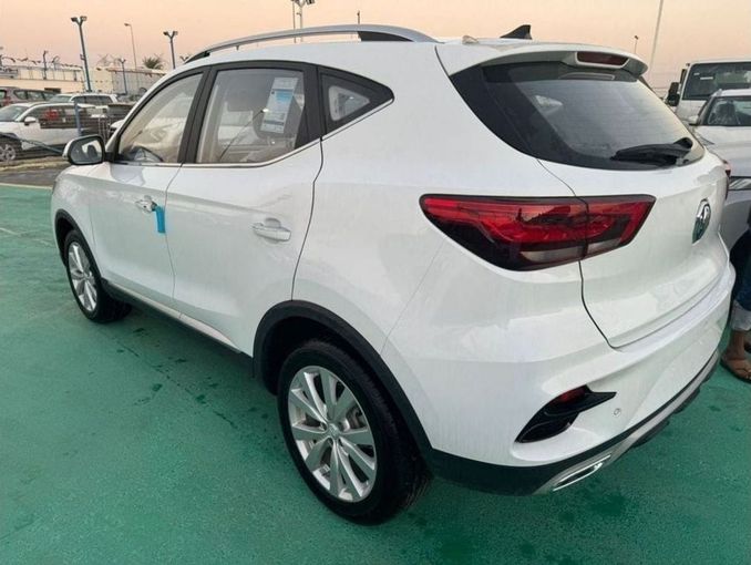 Новый MG ZS II Рестайлинг, 1.5 л, 2025 в Дубае от Mohamed Hakim Motors Белый цвет. GCC | AUTO.AE