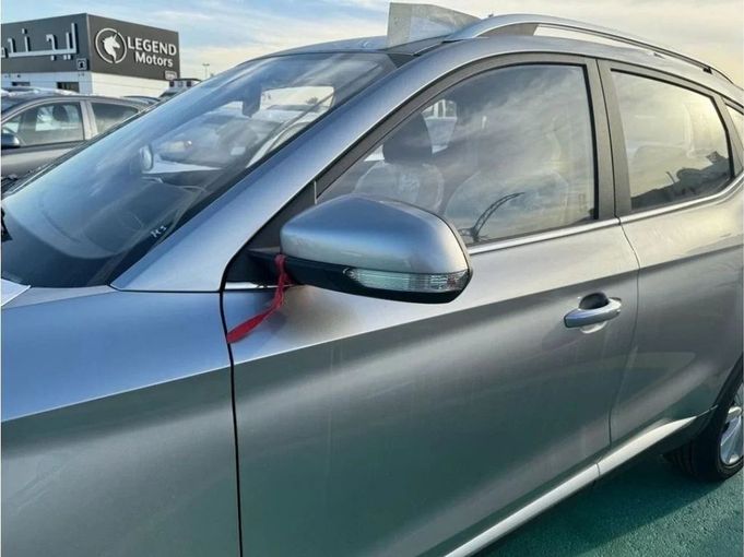 Новый MG ZS II Рестайлинг, 1.5 л, 2025 в Дубае от Mohamed Hakim Motors Серебристый цвет. GCC | AUTO.AE