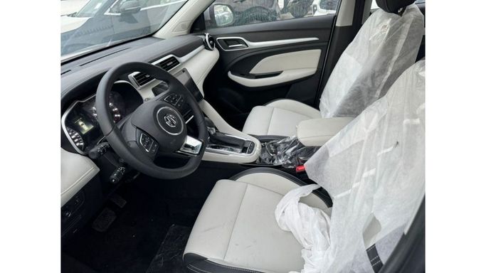 New MG ZS II Facelift, 1.5 l, 2023 in Dubai by Mohamed Hakim Motors, Silver color. GCC Specs | AUTO.AE