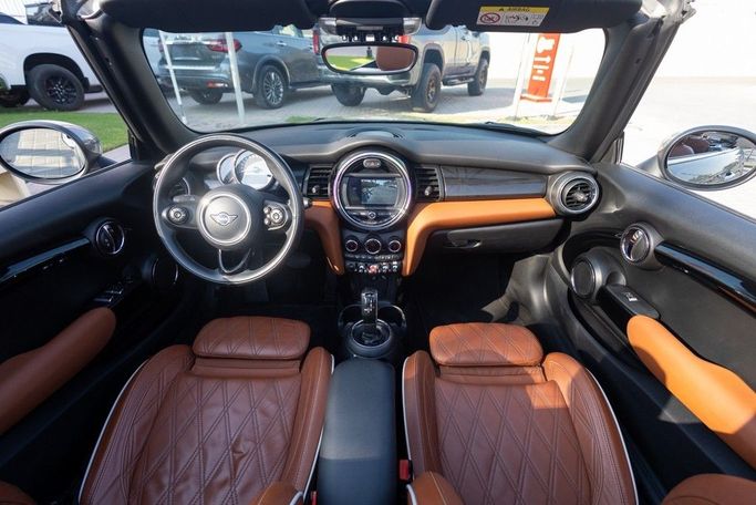 Used MINI Cabrio Cooper III Facelift, 1.5 l, 2020 in Dubai by Linda Cars, Grey color. GCC Specs | AUTO.AE