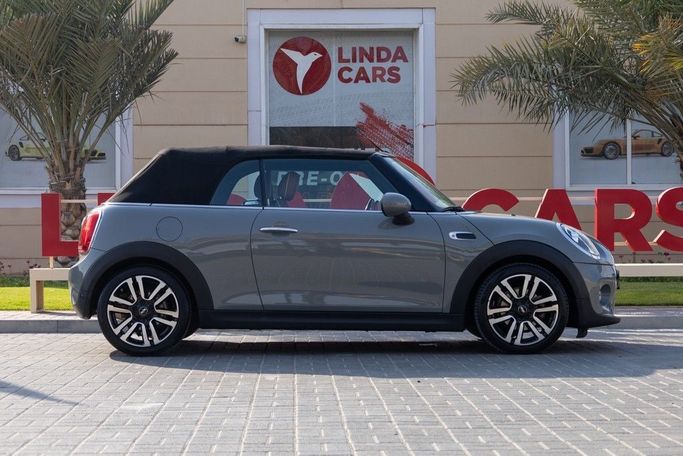 Used MINI Cabrio Cooper III Facelift, 1.5 l, 2020 in Dubai by Linda Cars, Grey color. GCC Specs | AUTO.AE