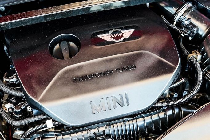 Used MINI Countryman Cooper II, 1.5 l, 2018 in Dubai by Linda Cars, Red color. GCC Specs | AUTO.AE