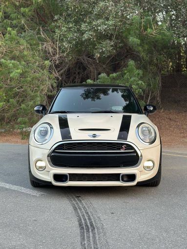 Подержанный MINI Countryman Cooper S II, 2.0 л, 2018 в Дубае от Alzahiah Cars Белый цвет. GCC | AUTO.AE