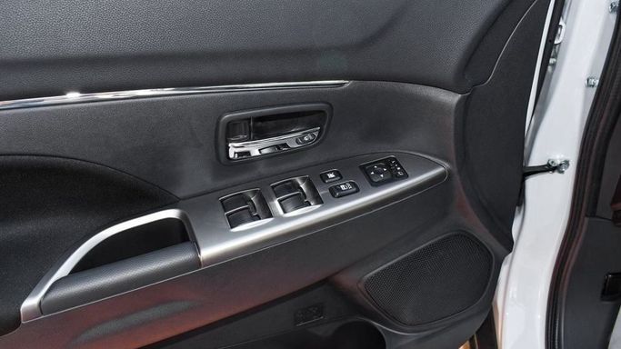 جديدة Mitsubishi ASX أنا شد الوجه 3, 2.0 l, 2023 في في دبي من High Line Auto، اللون أبيض. أخرى | AUTO.AE