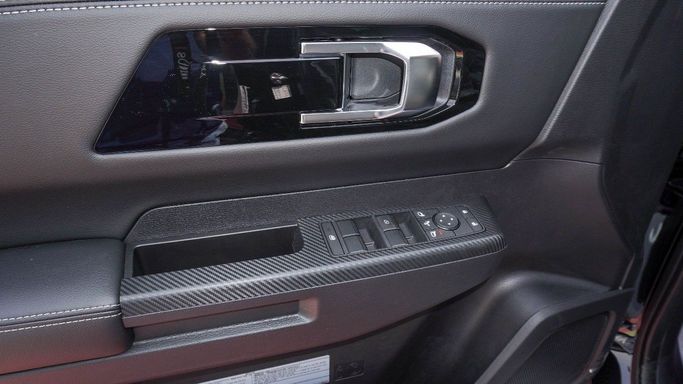 جديدة Mitsubishi L200 سادساً, 2.4 l, 2025 في في دبي من High Line Auto، اللون أسود. أخرى | AUTO.AE