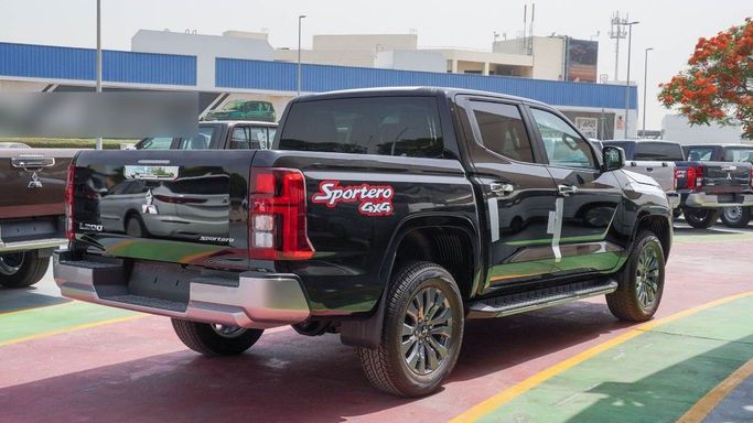 جديدة Mitsubishi L200 سادساً, 2.4 l, 2025 في في دبي من High Line Auto، اللون أسود. أخرى | AUTO.AE