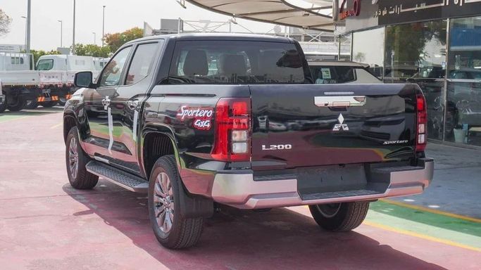 جديدة Mitsubishi L200 سادساً, 2.4 l, 2025 في في دبي من High Line Auto، اللون أسود. أخرى | AUTO.AE