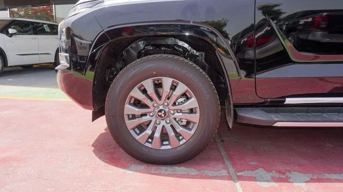 جديدة Mitsubishi L200 سادساً, 2.4 l, 2025 في في دبي من High Line Auto، اللون أسود. أخرى | AUTO.AE