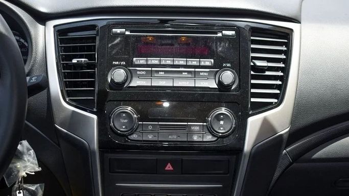 جديدة Mitsubishi L200 شد الوجه V, 2.4 l, 2023 في في دبي من High Line Auto، اللون أسود. مواصفات الخليج | AUTO.AE