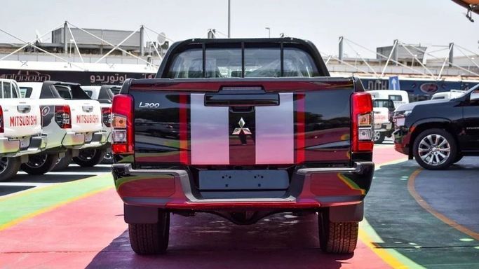 جديدة Mitsubishi L200 شد الوجه V, 2.4 l, 2023 في في دبي من High Line Auto، اللون أسود. مواصفات الخليج | AUTO.AE