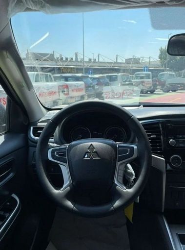 جديدة Mitsubishi L200 شد الوجه V, 2.4 l, 2023 في في دبي من High Line Auto، اللون أبيض. مواصفات الخليج | AUTO.AE