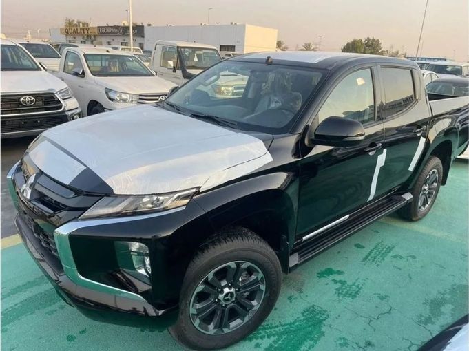 New Mitsubishi L200 V Facelift, 2.4 l, 2023 in Dubai by Mohamed Hakim Motors, Black color. Other | AUTO.AE