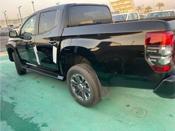 New Mitsubishi L200 V Facelift, 2.4 l, 2023 in Dubai by Mohamed Hakim Motors, Black color. Other | AUTO.AE