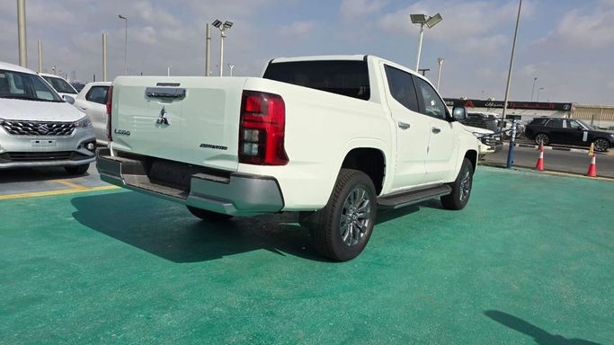New Mitsubishi L200 V Facelift, 2.4 l, 2024 in Dubai by Mohamed Hakim Motors, White color. Other | AUTO.AE