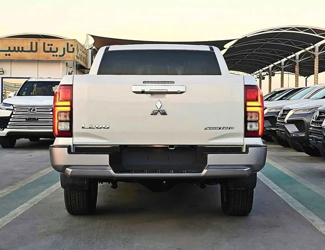 Новый Mitsubishi L200 VI, 2.4 л, 2024 в Дубае от SK Motors Белый цвет. GCC | AUTO.AE
