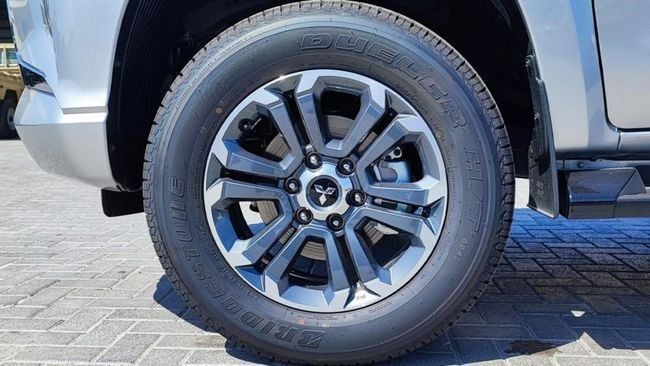 Новый Mitsubishi L200 V Рестайлинг, 2.4 л, 2023 в Дубае от Falcons GT Motors FZCO Серебристый цвет. Other | AUTO.AE