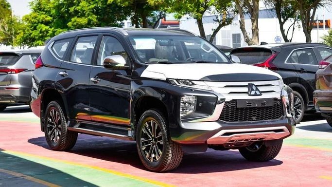 Новый Mitsubishi Montero Sport III Рестайлинг, 3.0 л, 2023 в Дубае от High Line Auto Черный цвет. GCC | AUTO.AE