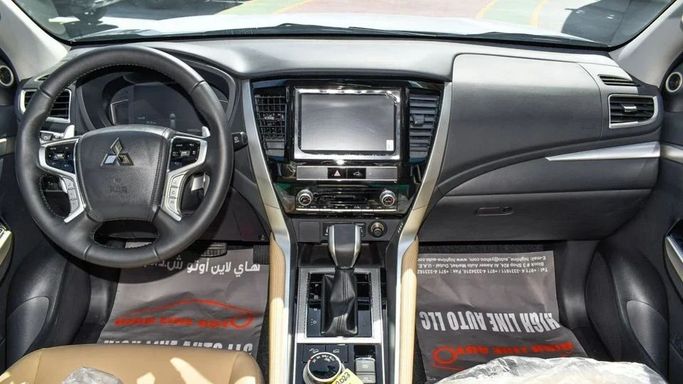 جديدة Mitsubishi Montero Sport ثالثاً شد الوجه, 3.0 l, 2023 في في دبي من High Line Auto، اللون أسود. مواصفات الخليج | AUTO.AE